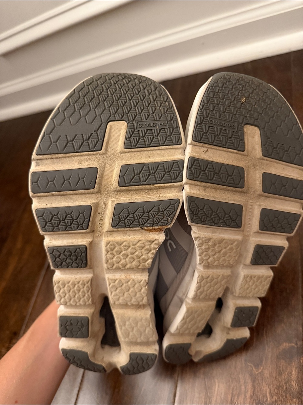 Womens On Cloud Runner grey 8.5 - Picture 7 of 9